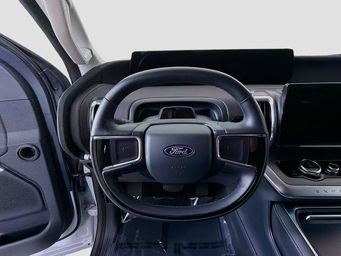 Used 2025 Ford Expedition Platinum AWD/4WD image 37