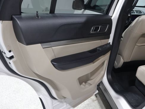 Used 2019 Ford Explorer XLT w/ Equipment Group 202A AWD/4WD image 18
