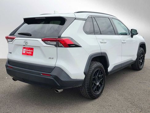 Used 2019 Toyota RAV4 XLE FWD image 3
