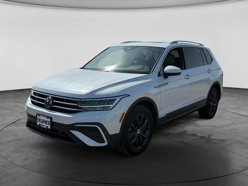 Used 2023 Volkswagen Tiguan SE w/ Panoramic Sunroof Package AWD/4WD image 5