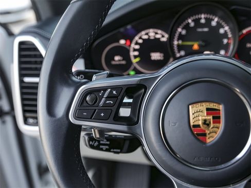 Certified 2023 Porsche Cayenne Platinum Edition image 20