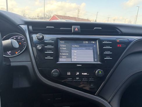 Used 2020 Toyota Camry SE image 23