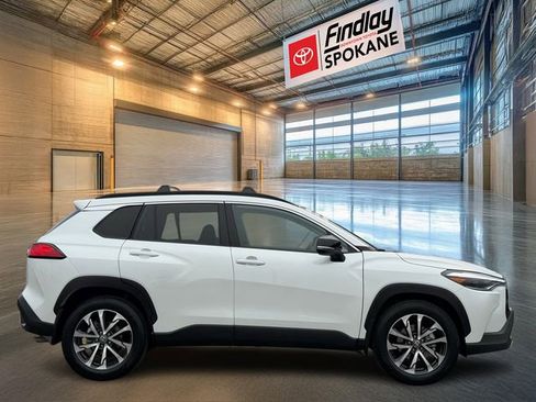 Certified 2025 Toyota Corolla Cross XLE image 4