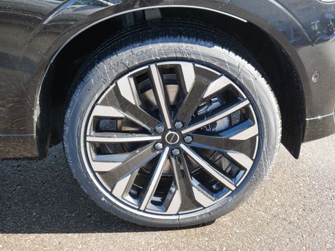 New 2026 Volvo XC60 T8 Ultra w/ Protection Package Premier AWD/4WD image 4