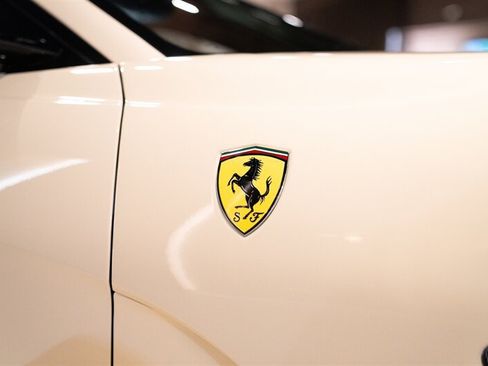 Used 2019 Ferrari 812 Superfast RWD image 10