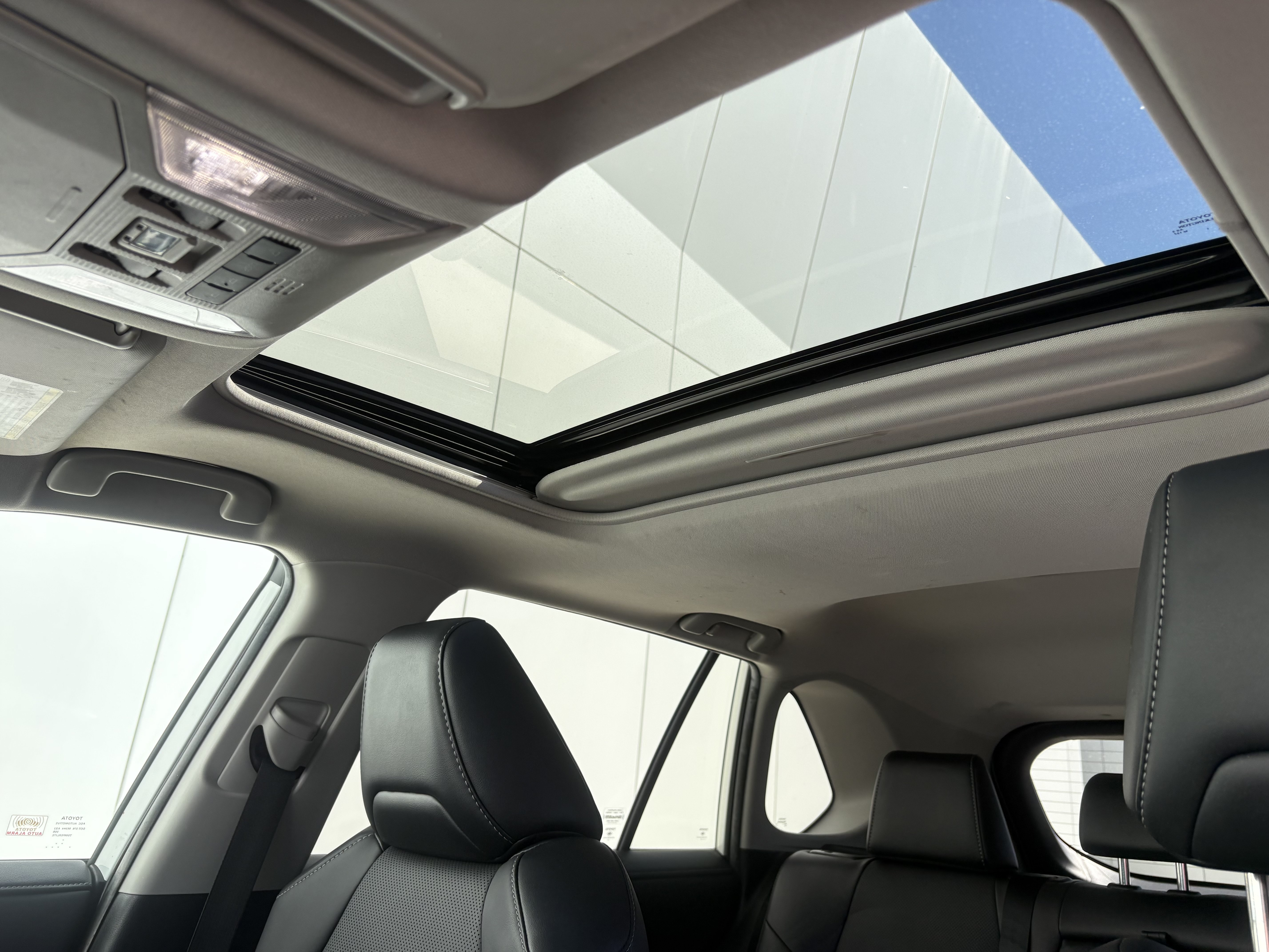 Used 2022 Toyota RAV4 Limited AWD/4WD image 13