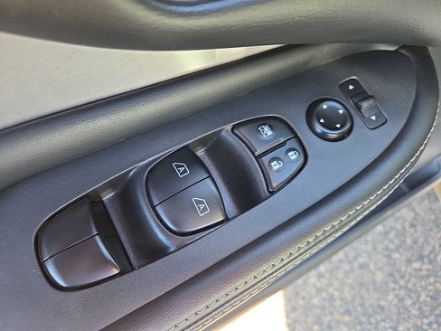 Used 2023 Nissan Murano SV w/ SV Midnight Edition Package FWD image 12