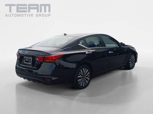 Used 2024 Nissan Altima 2.5 SV FWD image 7