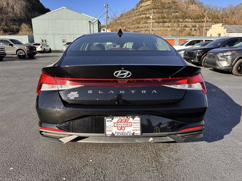 Used 2021 Hyundai Elantra SE image 21