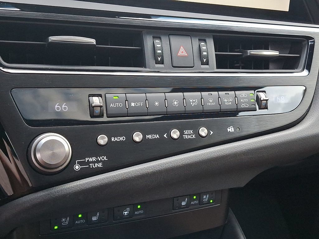 Used 2024 Lexus ES 300h w/ Premium Package FWD image 17