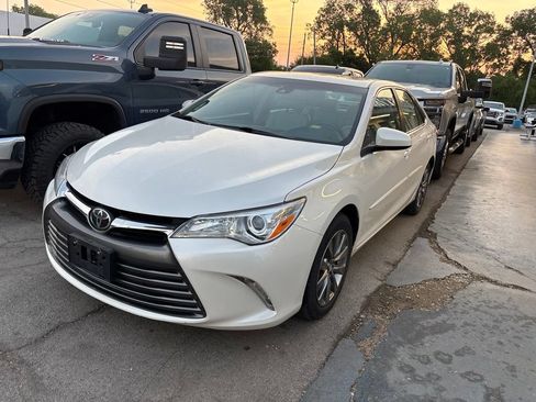 Used 2017 Toyota Camry XLE w/ Moonroof Package FWD image 2
