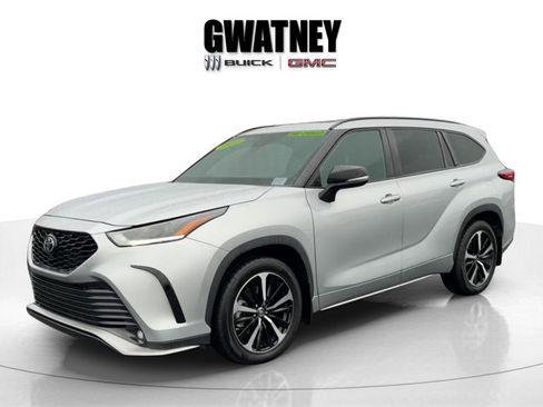 Used 2022 Toyota Highlander XSE image 3