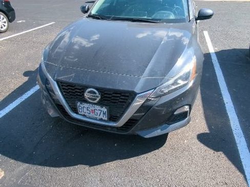 Used 2021 Nissan Altima 2.5 SV w/ SV Premium Package FWD image 3