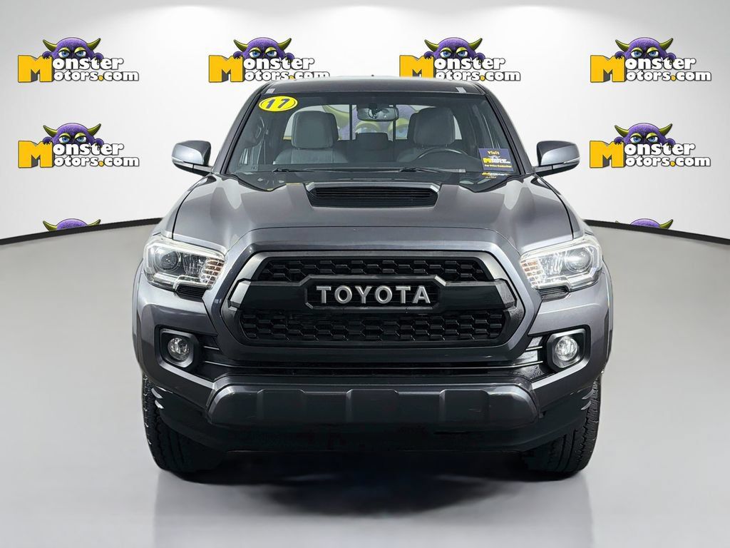 Used 2017 Toyota Tacoma TRD Sport AWD/4WD image 2