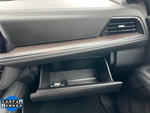 Used 2025 Chevrolet Suburban Z71 AWD/4WD image 30
