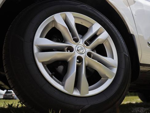 Used 2013 Nissan Rogue SV AWD/4WD image 29