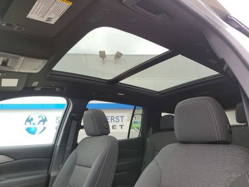 New 2026 Chevrolet Traverse LT w/ Sun and Wheel Package image 33