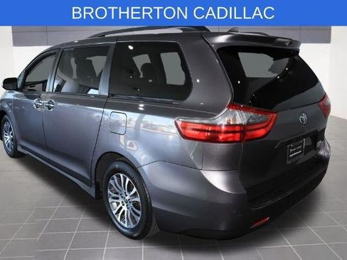 Used 2020 Toyota Sienna XLE w/ XLE Navigation Package FWD image 8