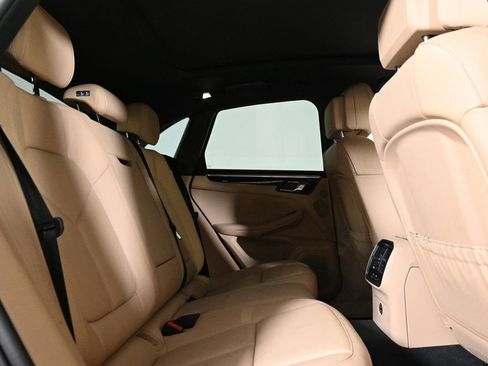 Certified 2024 Porsche Macan image 20