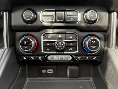 Used 2023 Chevrolet Suburban Premier AWD/4WD image 17