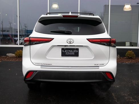 Used 2023 Toyota Highlander L image 4