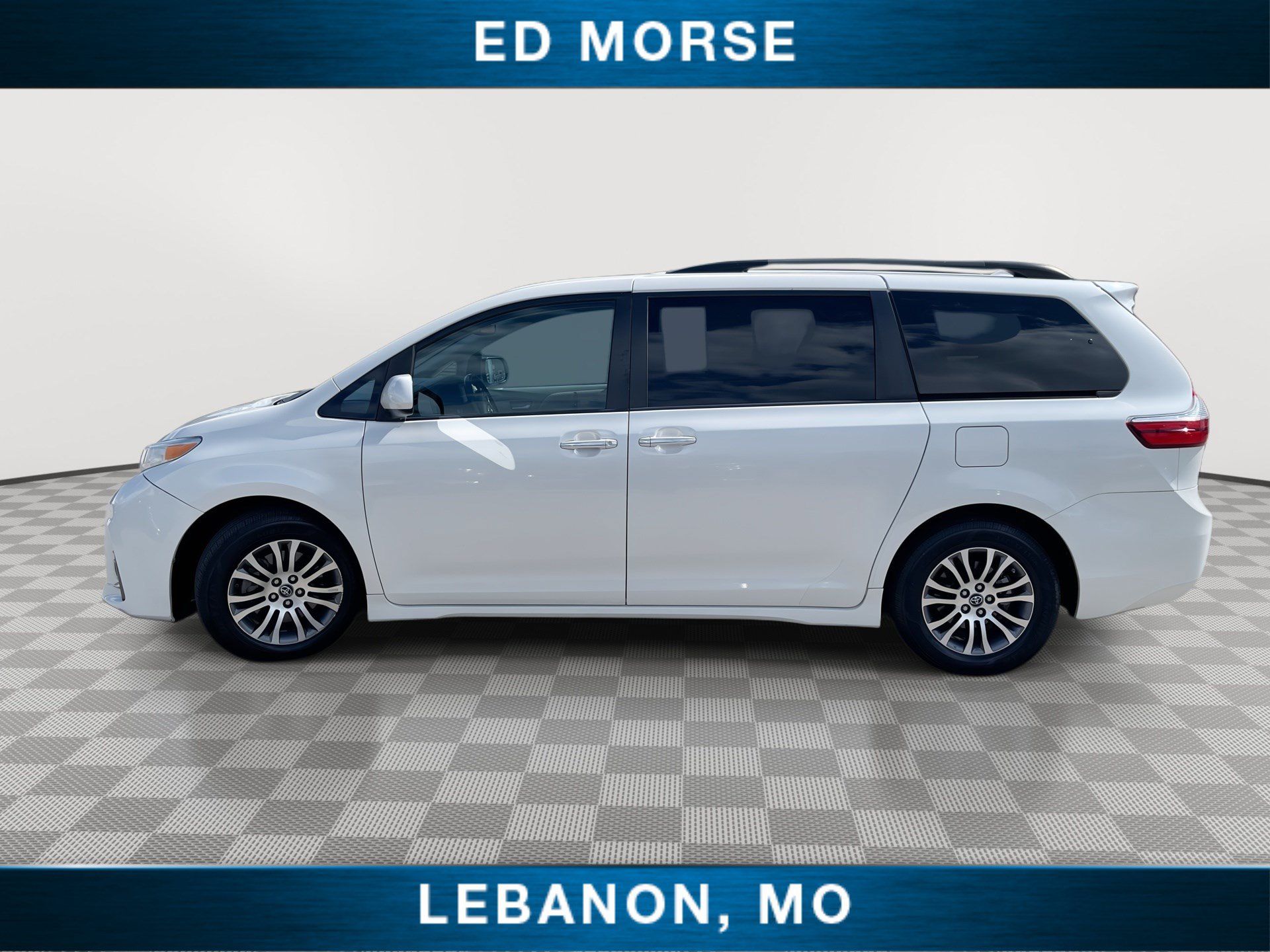 Used 2018 Toyota Sienna XLE w/ XLE Navigation Package FWD image 5