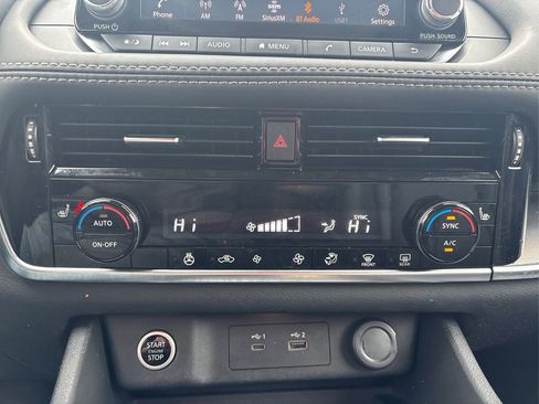 Used 2021 Nissan Rogue SV w/ Premium Package image 32