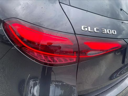 Used 2024 Mercedes-Benz GLC 300 4MATIC image 27