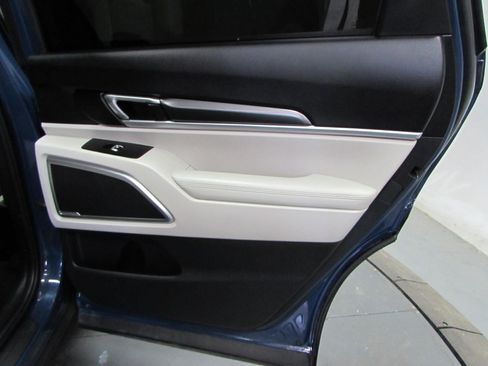 Used 2024 Kia Telluride S w/ S Sunroof Package FWD image 19