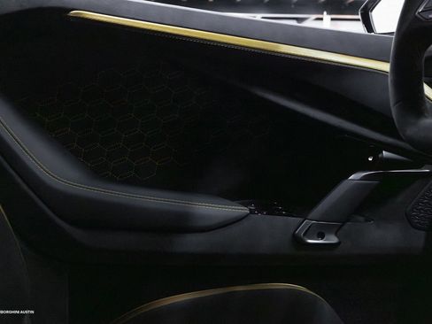 Used 2025 Lamborghini Revuelto image 23