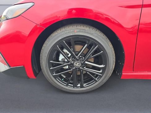 Used 2025 Toyota Camry SE image 9