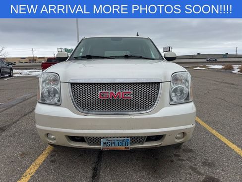 Used 2014 GMC Yukon XL Denali image 2