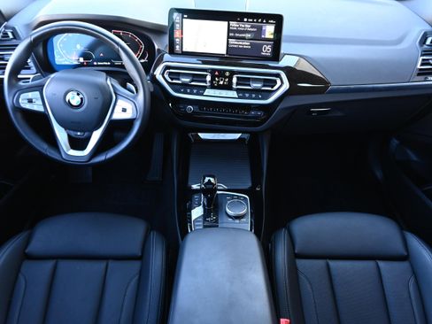 Certified 2025 BMW X4 xDrive30i image 13