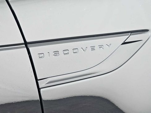 Used 2024 Land Rover Discovery Dynamic SE image 14