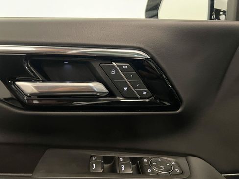 Used 2025 Chevrolet Suburban High Country AWD/4WD image 30