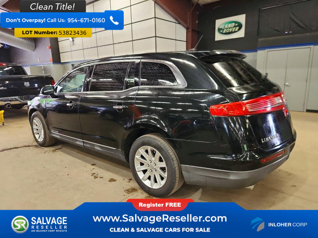 Used 2014 Lincoln MKT AWD image 3