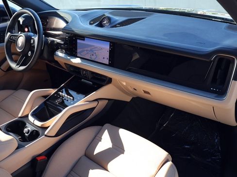 Certified 2026 Porsche Cayenne E-Hybrid image 23