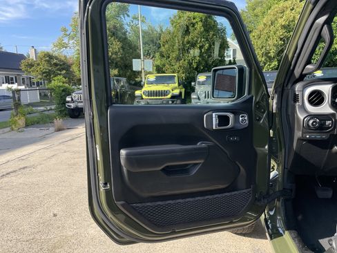 Used 2024 Jeep Wrangler Sport S image 28