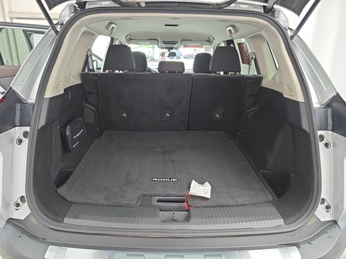 Certified 2023 Nissan Rogue SV FWD image 12