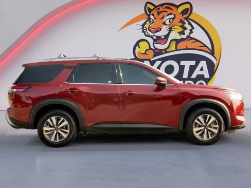 Used 2023 Nissan Pathfinder SL FWD image 4