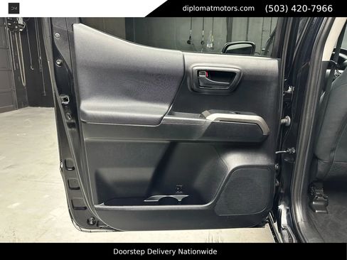 Used 2021 Toyota Tacoma SR5 w/ Trail Edition image 37