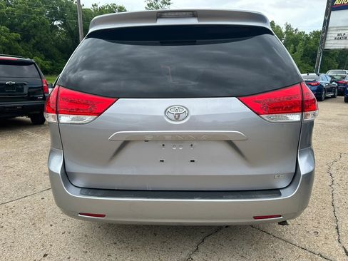 Used 2011 Toyota Sienna LE FWD image 6