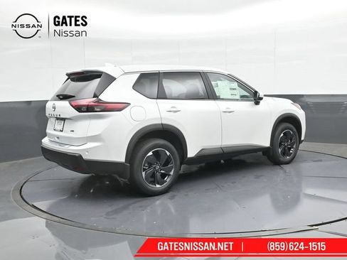 Used 2026 Nissan Rogue SV AWD/4WD image 2
