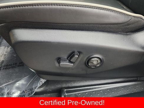 Used 2026 Chrysler Pacifica Limited image 12