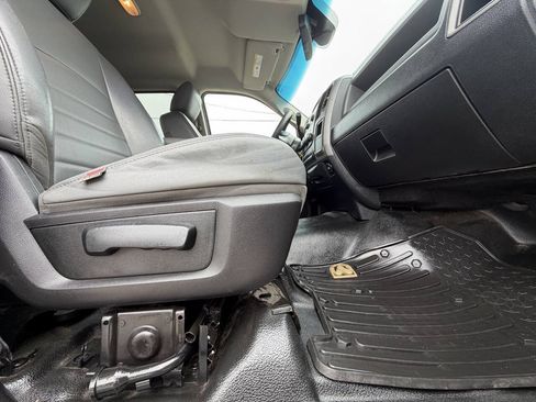 Used 2018 RAM 2500 Tradesman w/ Chrome Appearance Group RWD image 14