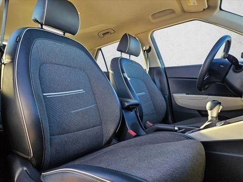 Used 2020 Hyundai Venue image 22