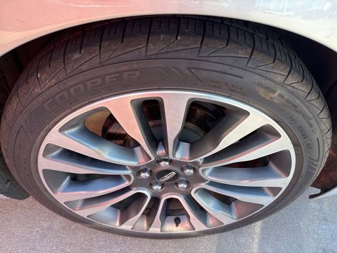 Used 2018 Lincoln Continental Reserve image 13