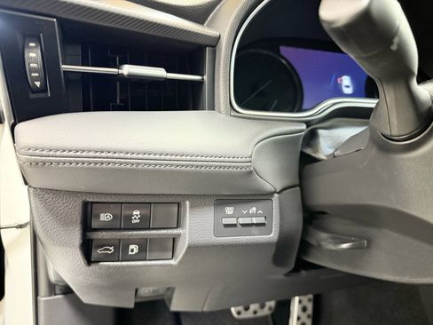 Used 2019 Toyota Avalon XSE image 14