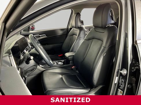 Used 2025 Kia Sportage EX FWD image 21