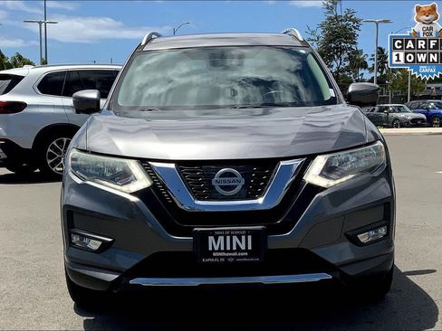 Used 2017 Nissan Rogue SV w/ SV Premium Package image 3